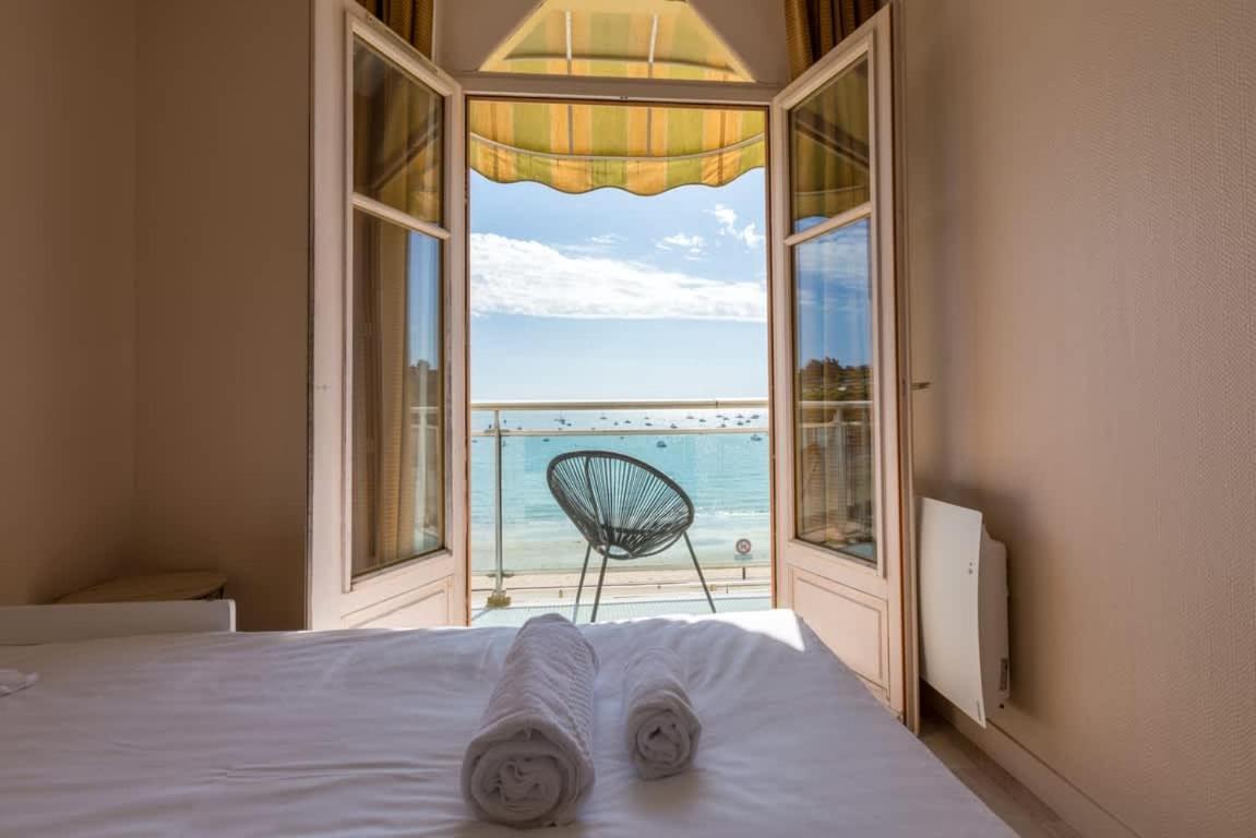 Les Pieds Dans L'Eau - Bel Appartement - Vue Mer Cancale Buitenkant foto